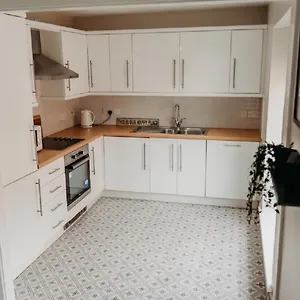 Stylish Centre 2 Bedroom Free Parking Apartment Belfast
